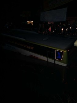 Bus Putri Jaya Masuk ke Kali di Cadas Tangerang