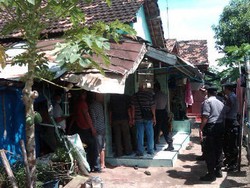 Polisi Geledah Rumah Terduga Teroris di Lamongan