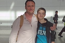 Bekas Tentara PBB Ini Bantu Bocah Bosnia Dapatkan Wajah Baru