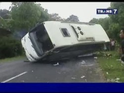 Bus KONI Terguling, Belasan Atlet Terluka