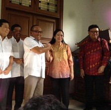 Canda Tjahjo: Pak Ical Datang Tidak Pakai Helikopter atau Kuda