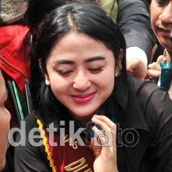 Dewi Persik Bertemu Mantan Kekasih Saipul Jamil di Penjara