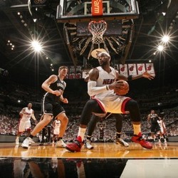 Heat dan Spurs Melaju ke Final Wilayah