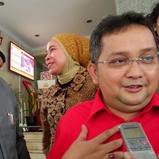 Trimedya Sambangi Bareskrim, Laporkan Jokowi RIP