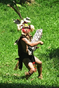 Digelar di Antara Pepohonan, Mistisnya Tari Hutan Pasir Sunyi Dedy Lutan