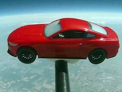 Ford Kirim Mustang ke Luar Angkasa