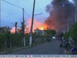 Lima Bangunan Pabrik Furniture Ludes Terbakar