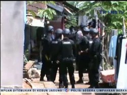 Geledah Rumah Terduga Teroris di Lamongan, Polisi Amankan 3 Orang