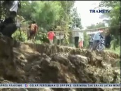 Tanah Sepanjang 125 Meter Amblas, 3 Rumah Rusak Parah