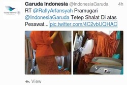 Inspiratif! Foto Pramugari Garuda Indonesia Salat di Pesawat