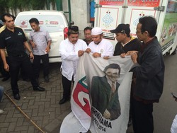Kecewa dengan PKB, Pendukung Rhoma Capres Robek Bendera