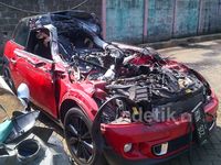 Seruduk Truk, Mini Cooper Jerry Wong Hancur