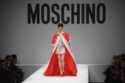 Moschino Akan Rilis Koleksi Menswear Juni 2014