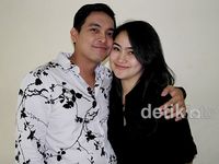 Kemesraan Donnie ADA Band dan Adik Jonas Rivano