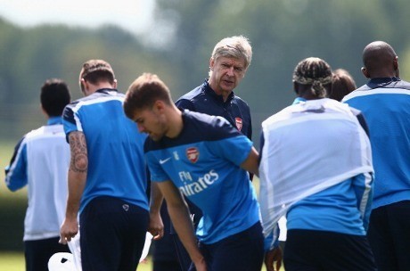 Kans Arsenal Akhiri Paceklik Juara dan Samai MU