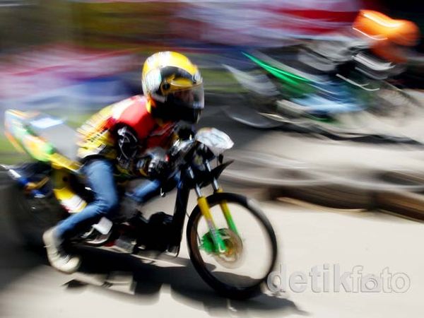 Ratusan Pembalap Bersaing di Dragbike
