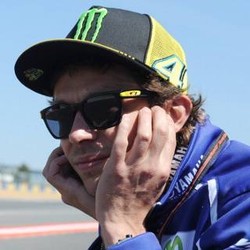 Yamaha Banyak Masalah, Rossi Tak Puas
