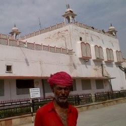 Haji Backpacker Syuting di Stasiun Jaipur Junction