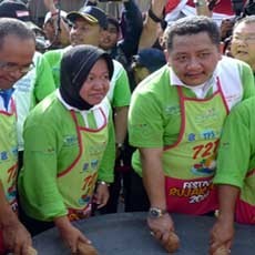 Risma dan Wisnu Sakti Nguleg Rujak Bareng, Janji Patenkan Rujak Uleg