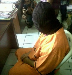 Pelaku Cabul Disebut Ustad Hanya Karena Sering Adzan di Masjid