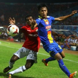 Arema Atasi Persija 1-0
