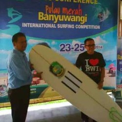 Kompetisi Selancar Internasional di Pulau Merah Banyuwangi Kembali Digelar