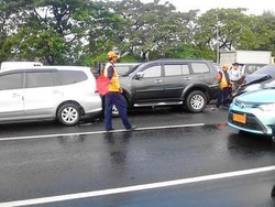 5 Mobil Tabrakan Beruntun di Tol Angke, Lalin Arah Bandara Macet 1 KM