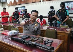 Polisi Bongkar Jaringan Pemasok Senpi untuk Kelompok Bersenjata di Papua
