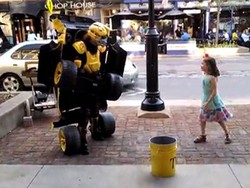 Kocak, Manusia yang Bisa Berubah Menjadi Robot Bumblebee