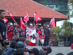 Puluhan Polisi Berjaga di Lokasi Deklarasi Jokowi-JK