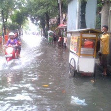 Kunjungan Prabowo ke Rumah Rhoma Irama Ditantang Banjir