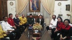 Ini Suasana Penuh Senyum Saat Rapat Tertutup di Rumah Megawati