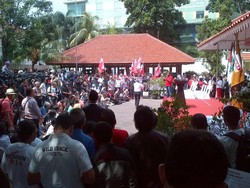 Lagu Perjuangan Terus Berkumandang Menunggu Jokowi-JK di Gedung Joang