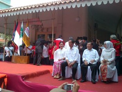 Semangatnya Istri Jokowi di Gedung Joang, Menyanyi dan Kepalkan Tangan