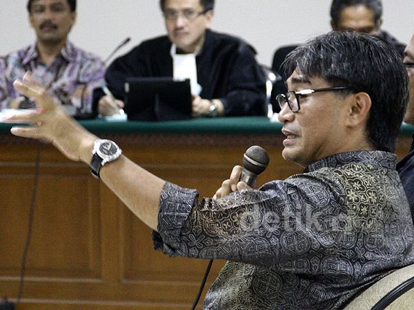 Choel Bersaksi untuk Andi Mallarangeng