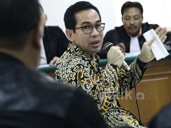 Wawan Jalani Sidang Pemeriksaan Terdakwa