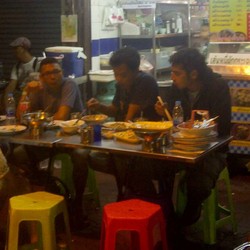 Kisah Kru Film Haji Backpacker Terjebak Demo di Bangkok