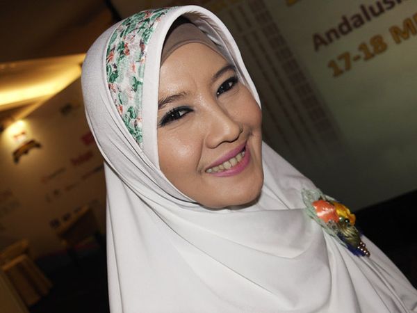 Peggy Melati Sukma Mantap Berhijab