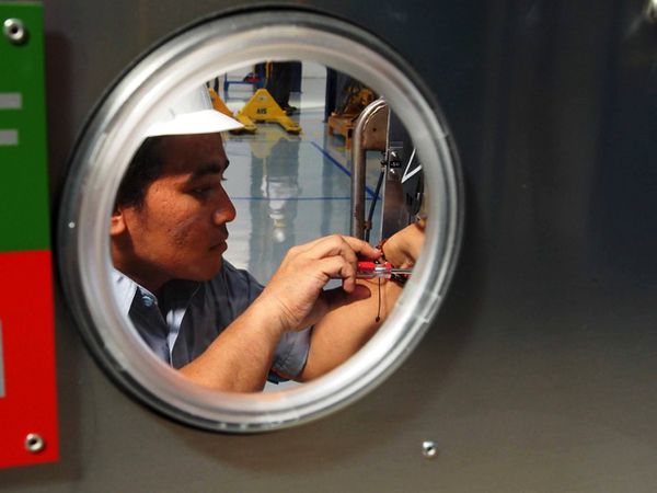 Dirut PLN Resmikan Fasilitas AIS Unindo Dirut PLN Resmikan Fasilitas AIS Unindo