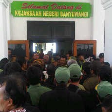 Dijerat Dugaan Korupsi, Ratusan Kades Tuntut Rekannya Dibebaskan