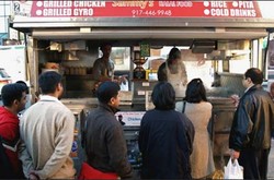 Mencari Penjual Makanan Halal di New York? Mampirlah ke Tempat Ini!