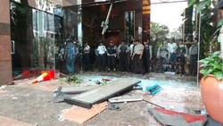 Foto Kaca di Lobi Plaza 89 yang Hancur Dipecahkan Pendemo Freeport
