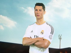 Ronaldo Sambut Piala Dunia 2014 di Madame Tussauds, Hong Kong
