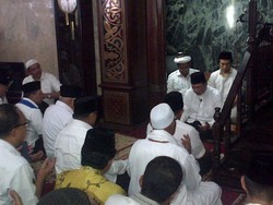 Suryadharma Jadi Imam Bagi Prabowo, Hatta, Ical, dan Anis di Sunda Kelapa