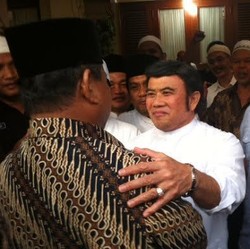 Penuhi Janji, Prabowo Datangi Rumah Rhoma Pakai Batik Cokelat