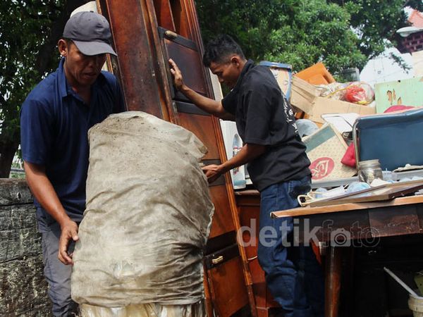Pengosongan Paksa Bangunan di Pasar Baru