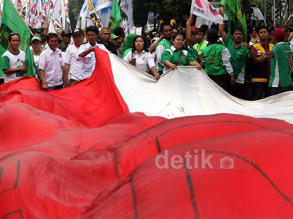 Ribuan Pendukung Antar Prabowo-Hatta ke KPU
