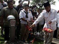 Prabowo-Hatta Ziarah ke TMP Kalibata