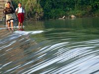 Menyeberangi Sungai untuk Mengikuti UN