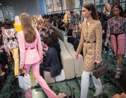 Foto: Koleksi Louis Vuitton Cruise 2015 yang Terinspirasi dari F-1